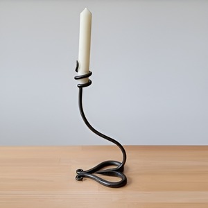 Support de bougie en fer forgé vintage fait main, bougeoir en métal à anse, idéal pour la décoration intérieure et les actes religieux – Vente chaude - Product Image 1