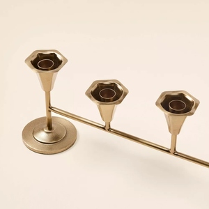 Dernier design de chandelier à 5 bras en métal plaqué or, porte-bougie décoratif, décoration de table, décoration d'intérieur, centre de table, options de personnalisation - Product Image 2