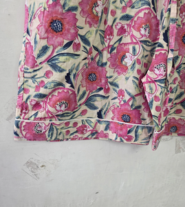 Ensemble de pyjama d'été élégant en coton rose à motifs floraux, chemise boutonnée et short confortable, respirant et à séchage rapide, vêtements de détente et de nuit - Product Image 2