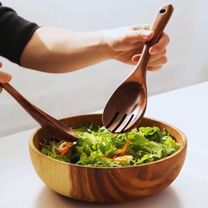 Ensemble de cuillères à salade en bois naturel faites à la main |   Ustensiles de cuisine écologiques en 2 pièces |   Compatible lave-vaisselle |   Curio Craft OEM - Product Image 2
