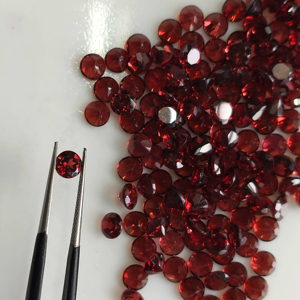 โกเมนสีแดงธรรมชาติ 5 มม. ทรงกลมเจียระไนแบบบริลเลียนท์ คุณภาพดีที่สุด พลอยเม็ดเดี่ยวสำหรับทำเครื่องประดับ - Product Image 1