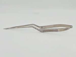 Porte-aiguille microchirurgical Yasargil à baïonnette, à mâchoires droites et courbées, pour anastomose microvasculaire et chirurgie de la base du crâne - Product Image 3