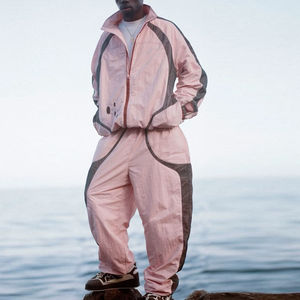 Conjunto Deportivo de Nylon para Hombre con Logotipo Personalizado de Fábrica, Chaqueta Cortavientos y Pantalones Deportivos de Alta Calidad - Product Image 1