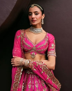 Lehenga semicompuesta de seda con adornos KV Art y blusa sin coser con dupatta - Product Image 1