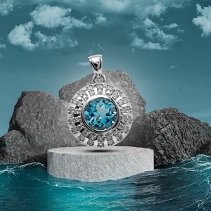 Colgante de Plata de Ley 925 con Baño de Rodio, Topacio Azul Geométrico, Halo de Circonitas Brillantes y Engaste de Garra para Mujer - Product Image 3