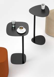 Elegante Mesa Auxiliar Redonda de Metal con Acabado Texturizado Martillado para Decoración de Sala de Estar y Estilo Contemporáneo del Hogar - Product Image 2