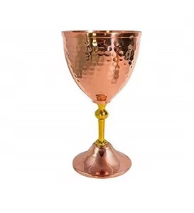 แก้วไวน์ทองเหลืองสไตล์พรีเมียม แกะสลักด้วยมือ ถ้วยโลหะวินเทจ ของตกแต่งโต๊ะ - Product Image 1