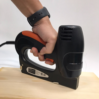 Grapadora Eléctrica - Grado Industrial y Bricolaje, Función de 4 Vías, Cargador Trasero para Muebles y Construcción