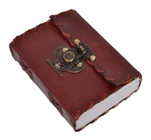 Journal de voyage en cuir véritable fait main avec fermoir métallique, motif floral mandala gaufré rétro, papier à bords festonnés vierges - Product Image 1