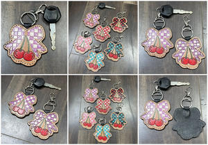 Porte-clés artisanal en cuir véritable gravé à la main, motif cerise, style western, breloque de sac mignonne, avec anneau métallique durable - Product Image 3