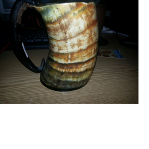 Tasse sculptée à la main en forme de corne à boire sur mesure avec gravure médiévale idéale pour la revente par les magasins de fournitures d'artisanat viking - Product Image 2