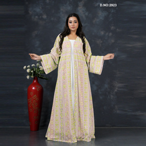 Robe pour femme en georgette traditionnelle brodée Chikankari de qualité supérieure, élégante et sobre, disponible à la vente - Product Image 3