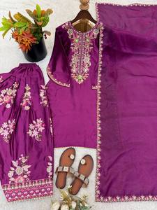 Elegante Conjunto de Salwar Bordado |   Ropa Étnica con Bordado Floral para Mujer |   Ropa Casual Festiva para Fiestas de Invierno, Material Crepé - Product Image 6