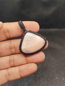 Pendentif en macramé opale rose avec cabochons de pierres précieuses naturelles, pendentif en macramé fait main, lot mixte - Product Image 3