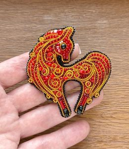Broche de luxe brodée et perlée motif oiseau pour accessoires de mode féminins - Product Image 6