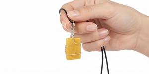 Collier pendentif en pierre de cristal de quartz jaune naturel rectangulaire en gros - Bijoux en pierres précieuses faits à la main avec fil enroulé - Product Image 2