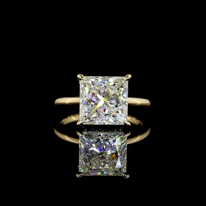 Bague classique en or 18 carats avec diamant de laboratoire ou moissanite taille princesse 5 carats, solitaire classique à 4 griffes pour mariage - Product Image 1