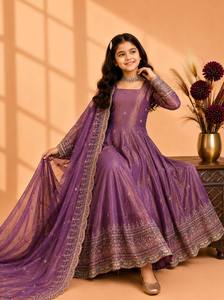 Ensemble Anarkali en soie pour femmes, style traditionnel indien et pakistanais, avec dupatta brodé, longueur ras du sol, tenue de mariage, coupe classique - Product Image 2