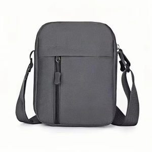 Bolso Bandolera Pequeño de Diseño, de Lona Impermeable Acolchada, para Viajes, Trabajo, Festivales, Conciertos, Aeropuerto y Actividades al Aire Libre - Product Image 4