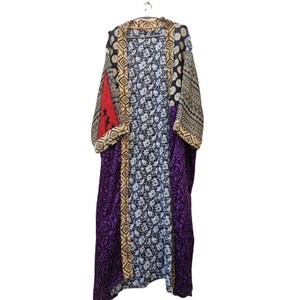 Bata Larga de Seda Hecha a Mano Vintage Kimono Sari, Bata de Baño Vintage Reciclado Sari Kimono Étnico, Ropa de Dormir Maxi - Product Image 1