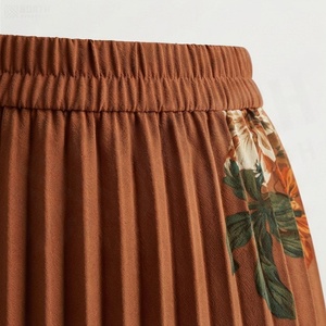 Jupe midi plissée florale pour femme, taille élastique, en mousseline, style confortable pour l'automne - Product Image 4