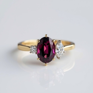 Bague en or massif 9K avec trois pierres : Alexandrite de laboratoire ovale et diamant de laboratoire taille marquise – Joaillerie fine - Product Image 1