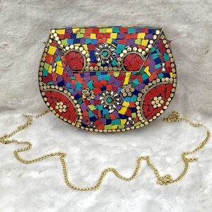 Bolso de Hombro Artesanal para Mujer, con Mosaico Kundan, Estampado Floral Digital, Latón Chapado en Oro, Tradicional y Elegante - Product Image 1