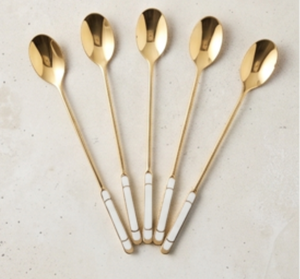 Cuillères à cocktail élégantes plaquées or avec manche blanc, outils de bar pour mélanger, ensemble de barware de luxe pour la préparation de cocktails - Product Image 1