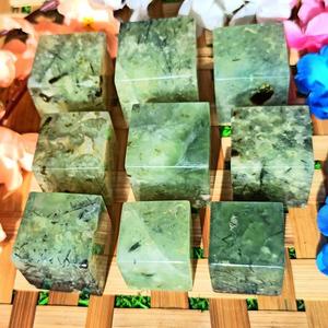 Cube de préhnite naturelle, cristal vert, pierre de guérison pour la méditation Reiki, décoration énergétique, vente en gros - Product Image 1