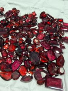 Natural Red <b>Garnet</b> Loose Gemstones Mixed Shapes Polished For Jewelry Making - Product Image 5
