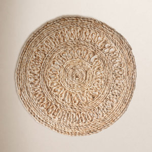 Tapis rond géométrique en jute tressé à la main Maluma, best-seller naturel, très demandé (lot de 2), anti-bactérien et antidérapant - Product Image 1