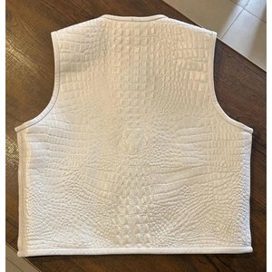 Chaleco de Cuero Genuino Blanco Premium con Grabado de Cocodrilo, Cierre Frontal, Forro Rojo Paisley y Estilo Motociclista Personalizado - Product Image 2