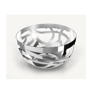 Bol à fruits décoratif en acier inoxydable, design découpé, accent attrayant pour la table à manger avec un attrait métallique - Product Image 3