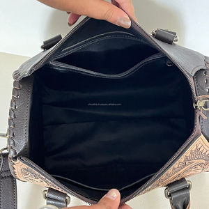 Sac de voyage Speedy moyen en cuir de vachette premium, fait main par un designer, avec motifs de cactus colorés peints à la main, élégant et artistique - Product Image 6