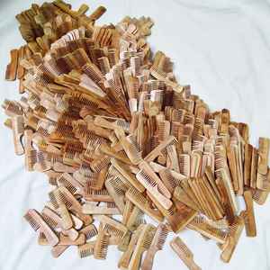 หวีไม้สะเดาแท้ ซี่ห่าง สำหรับดูแลเส้นผมอย่างเป็นธรรมชาติ ราคาขายส่ง - Product Image 5