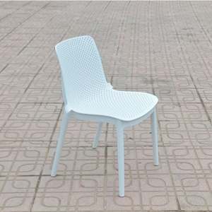 Chaise de salle à manger moderne minimaliste en plastique PP de haute qualité avec revêtement en tissu pour une utilisation en extérieur et à la maison - Product Image 2