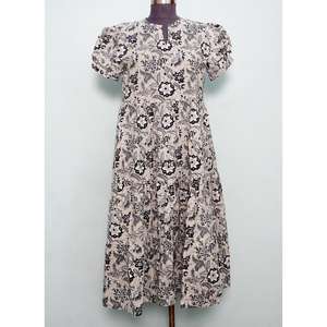 Robes en coton imprimées à la main pour femmes avec motifs floraux uniques et design magnifique, confortables pour les occasions spéciales - Product Image 1