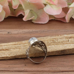 แหวนเงินแท้ทรงวินเทจประดับมูนสโตนสีรุ้งธรรมชาติ ดีไซน์เรียบหรูแบบโบราณสำหรับผู้หญิง - Product Image 4