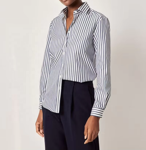 Chemise boutonnée à manches longues en tissu rayé bleu et blanc, coupe ajustée pour femme, idéale pour le bureau - Product Image 2