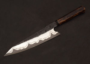 Cuchillo de Chef Hecho a Mano Personalizado, Hoja de Acero de Damasco Grabada, Mango de Cuero, Funda de Cuero, Cuchillo Profesional para Rebanar y Acampar, con Hoja Dentada - Product Image 3