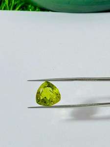 ZUBEDA GEMS and JEWELLRY พลอยเพอริดอทสีเขียวธรรมชาติทรงทริลเลียนคัท 2.00 กะรัต พลอยหลวมที่ได้รับการรับรองสำหรับการทำเครื่องประดับ - Product Image 6