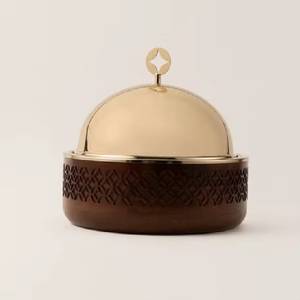 Plat de service de luxe en bois artisanal écologique avec couvercle en dôme plaqué or, chauffe-plats en acier inoxydable et base sculptée pour buffet - Product Image 1