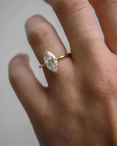 Bague minimaliste en or jaune 14 carats avec diamant moissanite taille marquise 2 carats, bande droite de 1,8 mm, élégante bague d'anniversaire - Product Image 6