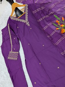 Ensemble Kurta et pantalon en viscose de soie violette de qualité supérieure avec dupatta tissé pour femme, tenue ethnique de créateur pour fêtes et occasions spéciales - Product Image 4