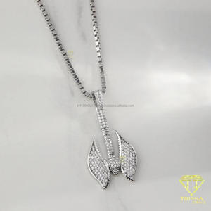 Pendentif de style designer avec un look streetwear hip-hop luxueux et une finition glacée - Product Image 5