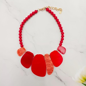 Collier en perles de résine personnalisées de haute qualité pour femmes, style vintage, pour fiançailles et mariage, écologique, couleur personnalisable, vente en gros - Product Image 1