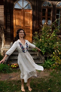 Vestido Maxi de Lino Bordado con Flores Estilo Bohemio, Hecho a Mano, Cuello en V, Mangas Tres Cuartos, Vestido de Verano para Mujer - Product Image 2