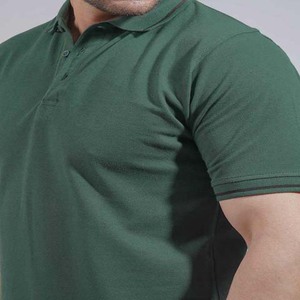 เสื้อโปโลแขนสั้นสีเขียวล้วนสำหรับผู้ชาย ผ้าถักลำลอง 100% ผ้าฝ้าย ใส่สบายในฤดูร้อน - Product Image 3