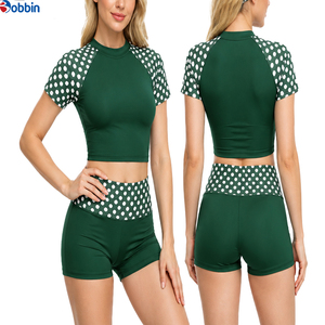Ensembles de shorts personnalisés pour femmes, ensemble sportif 3 pièces rose à pois pour femmes, haut court à manches courtes avec short assorti, vêtements de printemps - Product Image 4