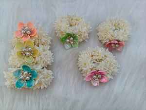 Gajra Jasmin Pastel Parfumé à la Perle Mogra pour Chignon et Bracelet de Poignet |   Bijoux floraux Haldi Mehndi pour mariage, cadeau pour femmes - Product Image 2